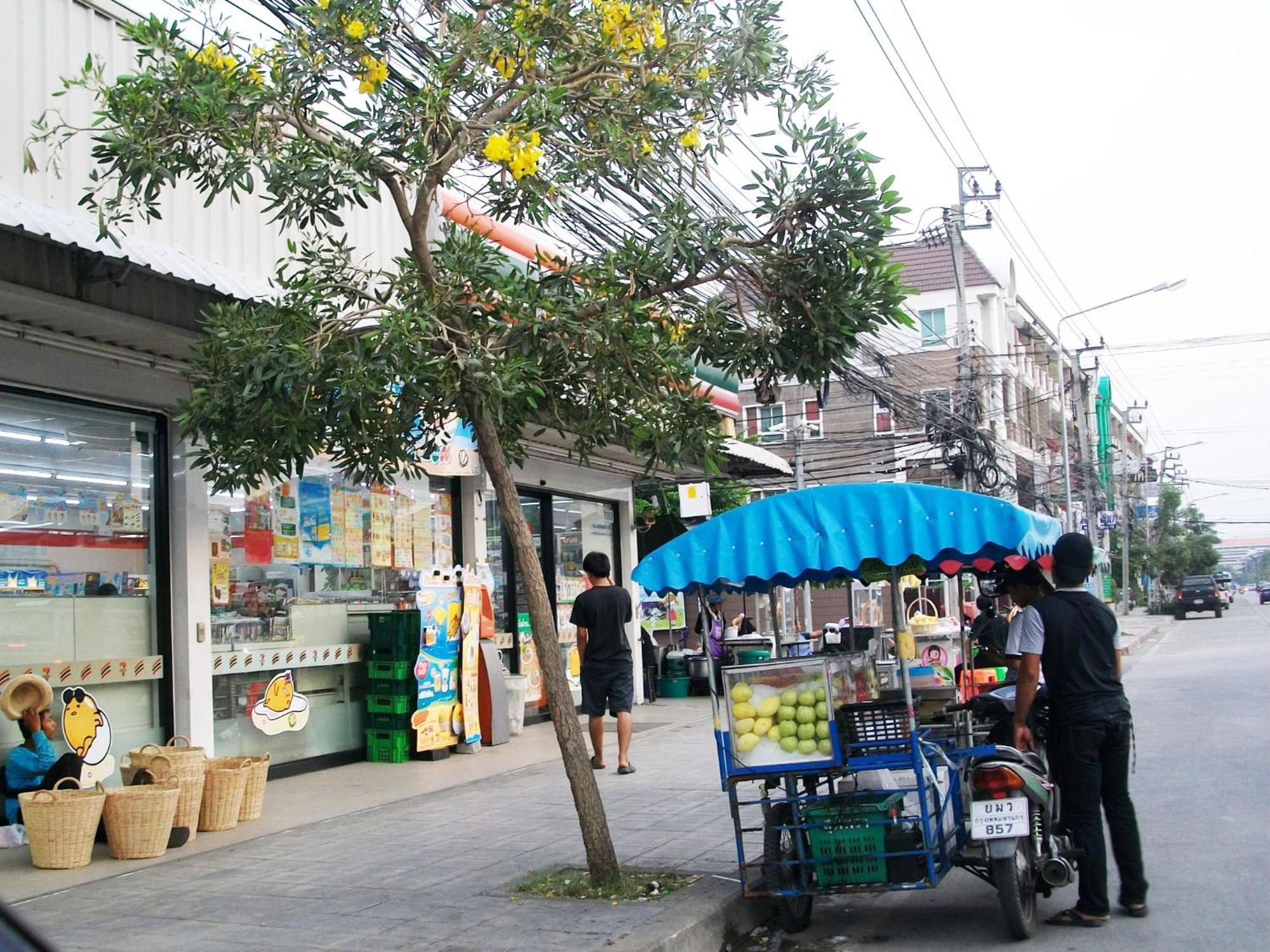 A Joy House - Kaset Nawamin City Bangkok Exterior photo
